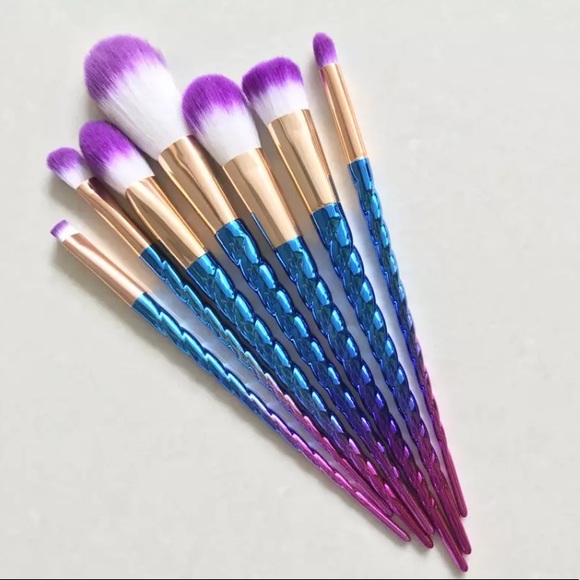 PURPLE BLUE AND WHITE OMBRÉ UNICORN CONTOUR BRUSH - Picture 1 of 3